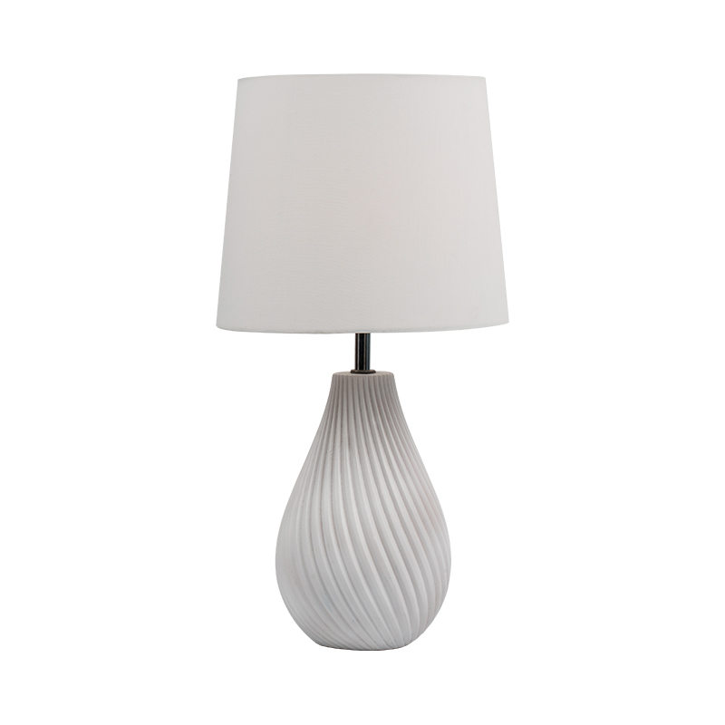 Yksinkertainen kodin makuuhuoneen sängyn pöytävalaisin