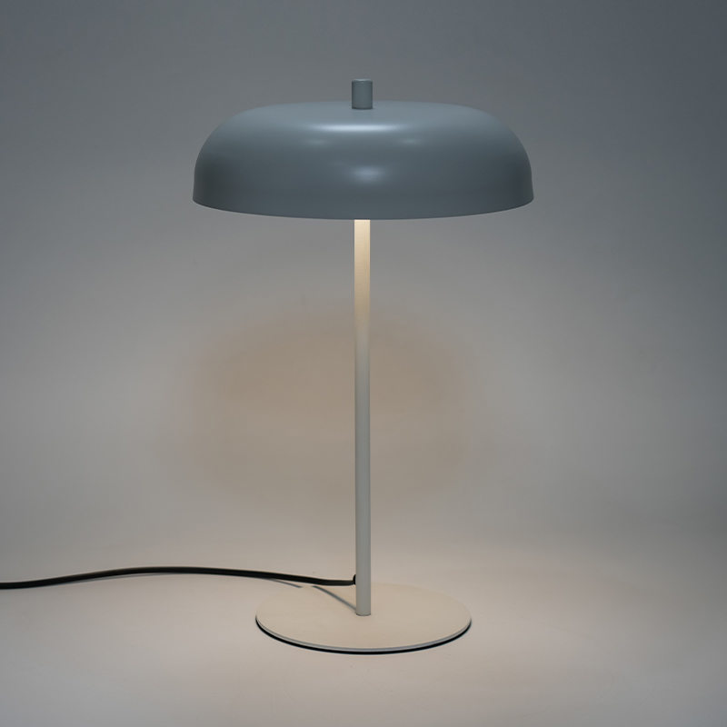 LED -vintage -metallipöytävalaisin