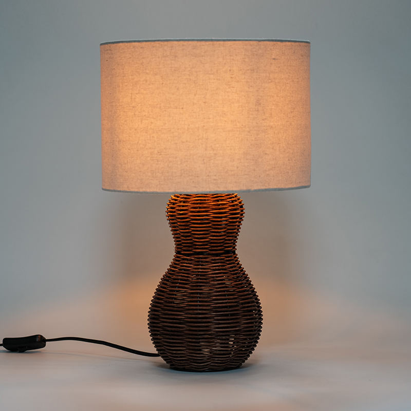 Käsintehty Rattan -taidepöytävalaisin