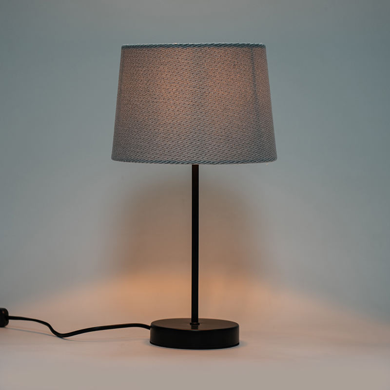 Retro -laitteistokangaspöytävalaisin