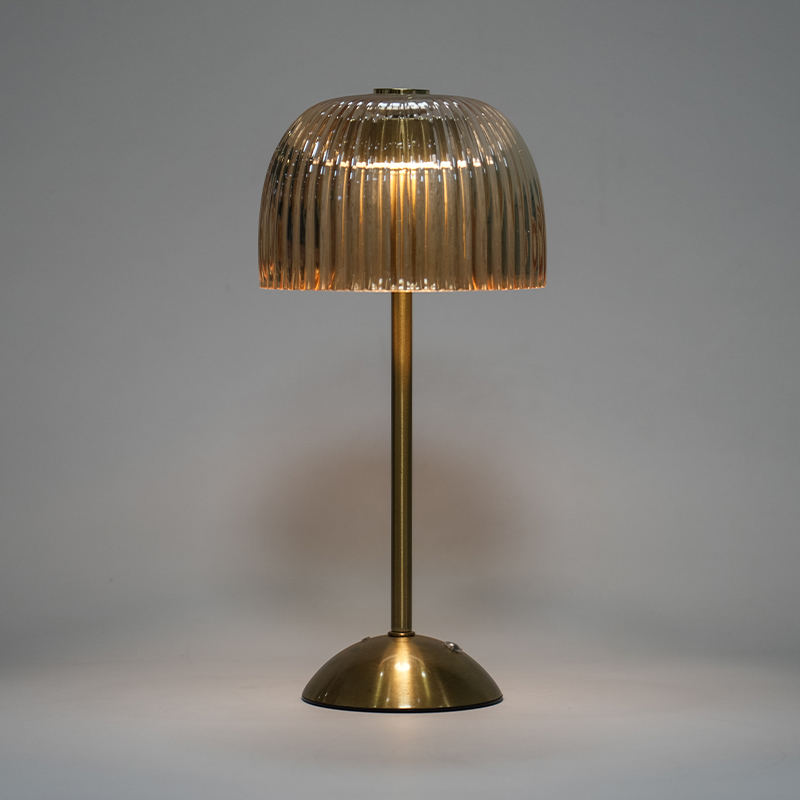 LED -amerikkalainen retro -latauspöytävalaisin