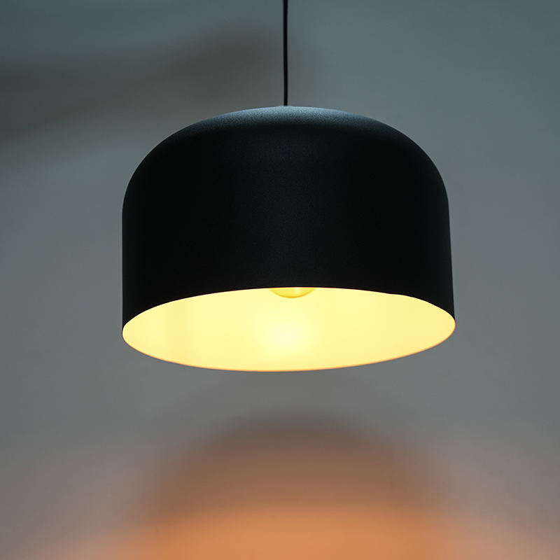 Vintage Black Metal Dome -urnaus