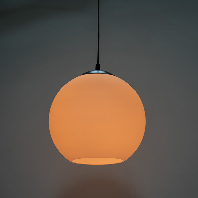 Pallomainen ruokasali riipus kevyt kerma lasi