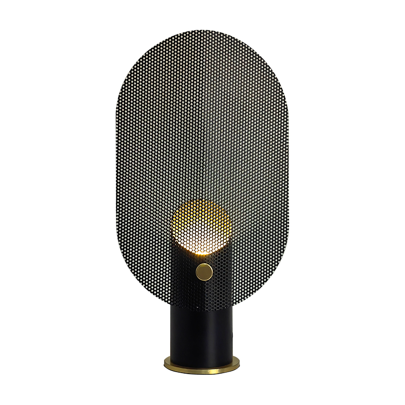 Musta ruudukon rautapöytävalaisin